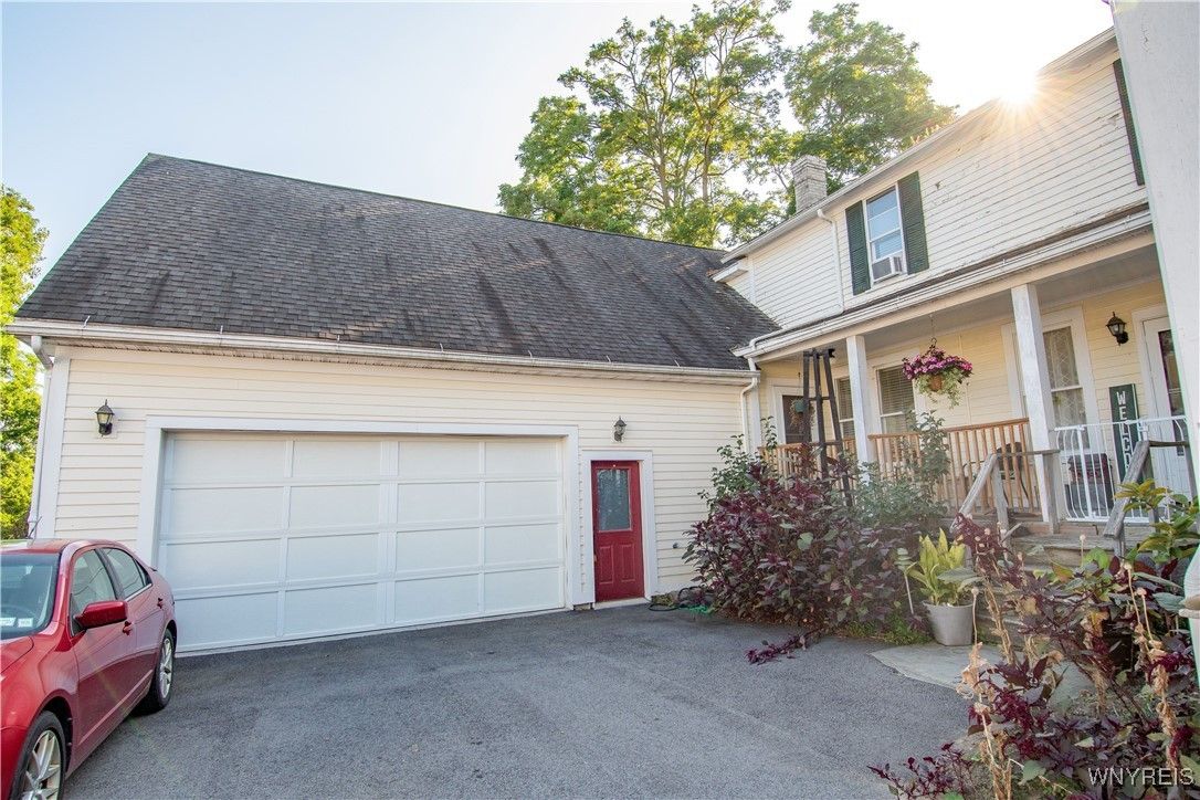 Attached, Exterior, Facade, Cape Cod