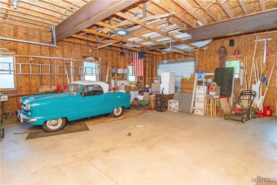 Garage, Interior, Wooden Beams, Wooden Walls