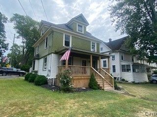 Backyard, Exterior, Facade, American Foursquare