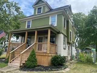 Exterior, Facade, American Foursquare