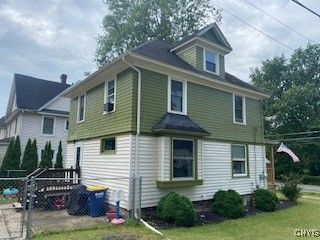 Exterior, Facade, American Foursquare