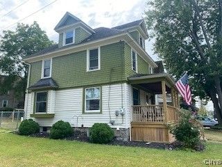 Exterior, Facade, American Foursquare