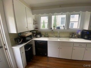 Interior, Kitchen, Tile Countertops, Washer, Wood Texture Flooring