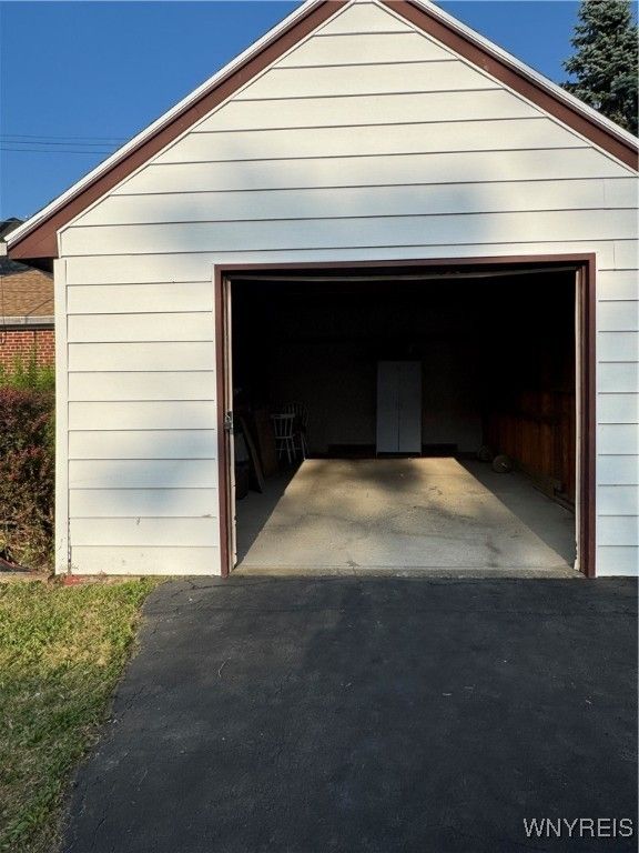 Detached Garage, Exterior