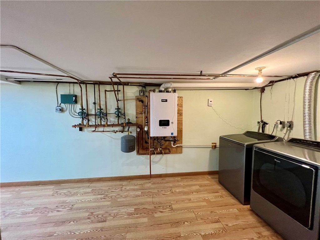 Interior, Washer, Wood Texture Flooring