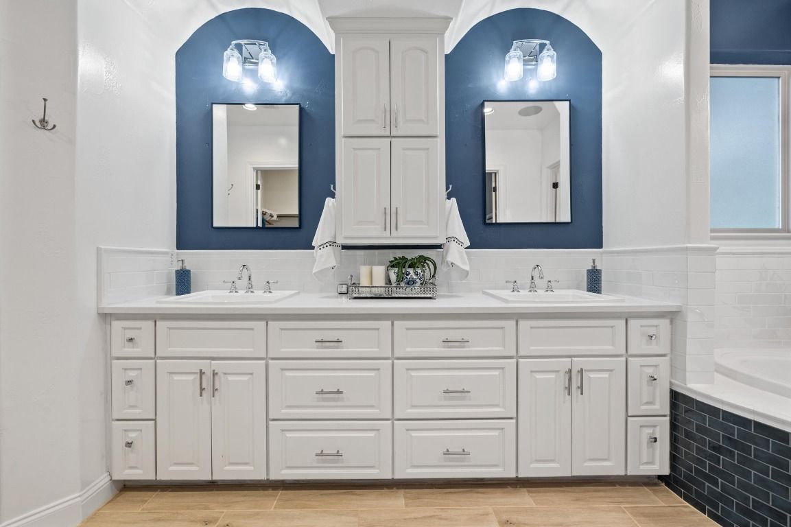 Bathroom, Dual Sink Vanities, Interior, Wood Texture Flooring