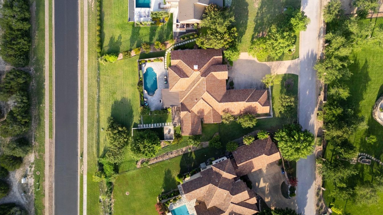 Exterior, Drone