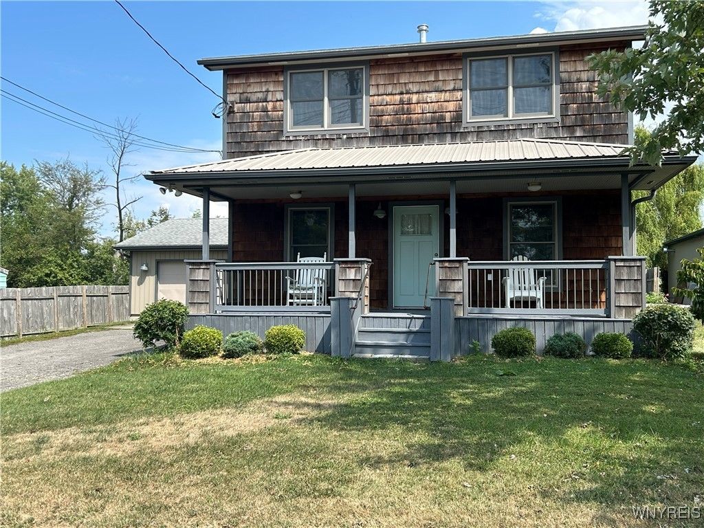 Exterior, Facade, American Foursquare