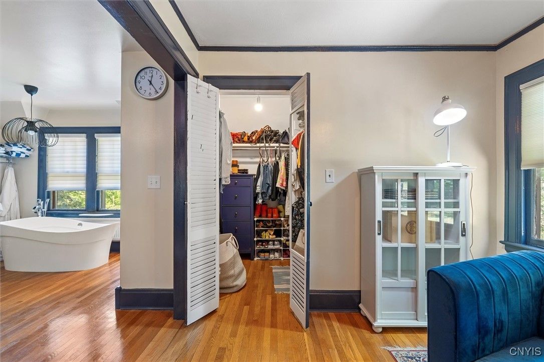 Interior, Pendant Lights, Walk-in Closets, Wood Texture Flooring