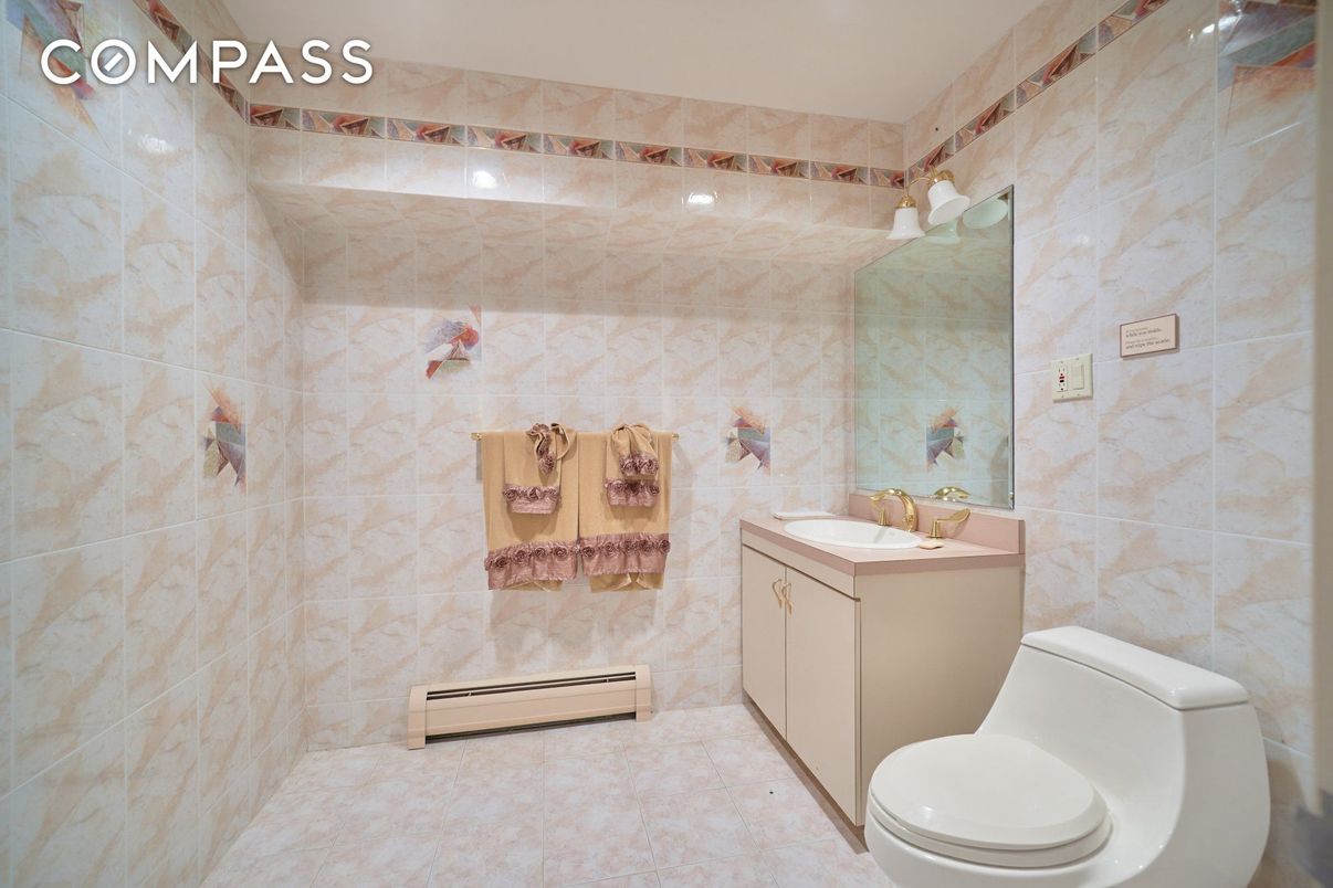 Bathroom, Interior, Recessed Lighting