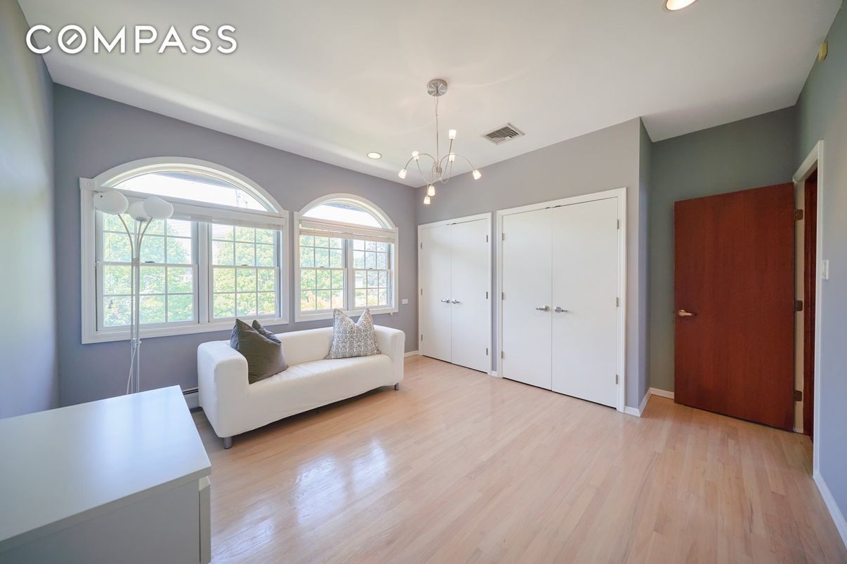 Interior, Living room, Pendant Lights, Recessed Lighting, Wood Texture Flooring