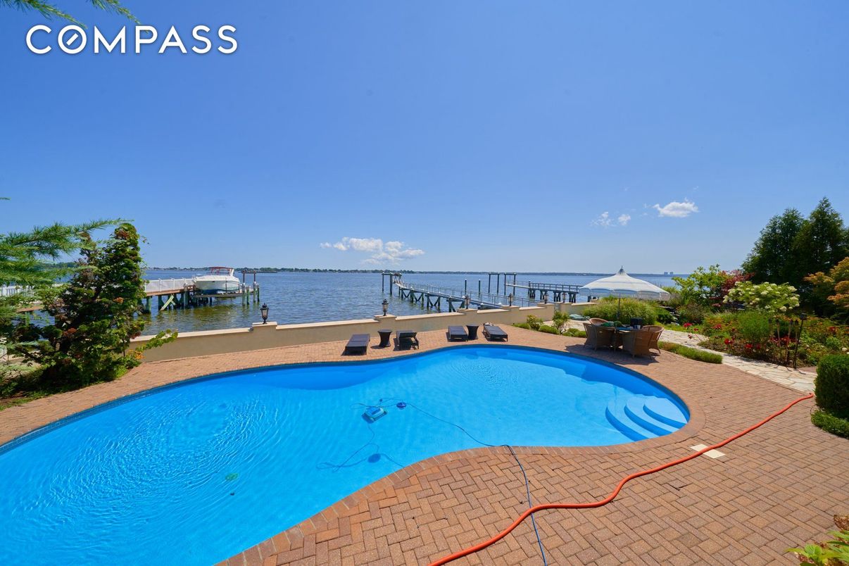Exterior, Pool, Water