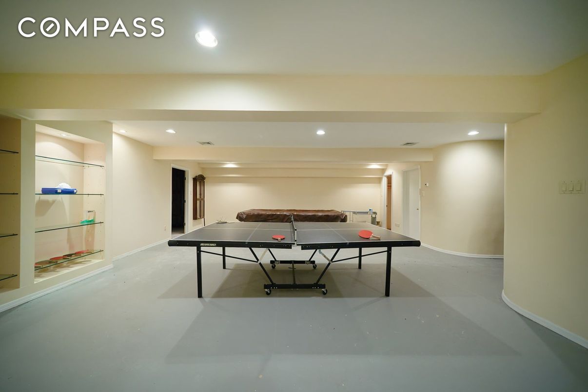 Game Room, Interior, Recessed Lighting