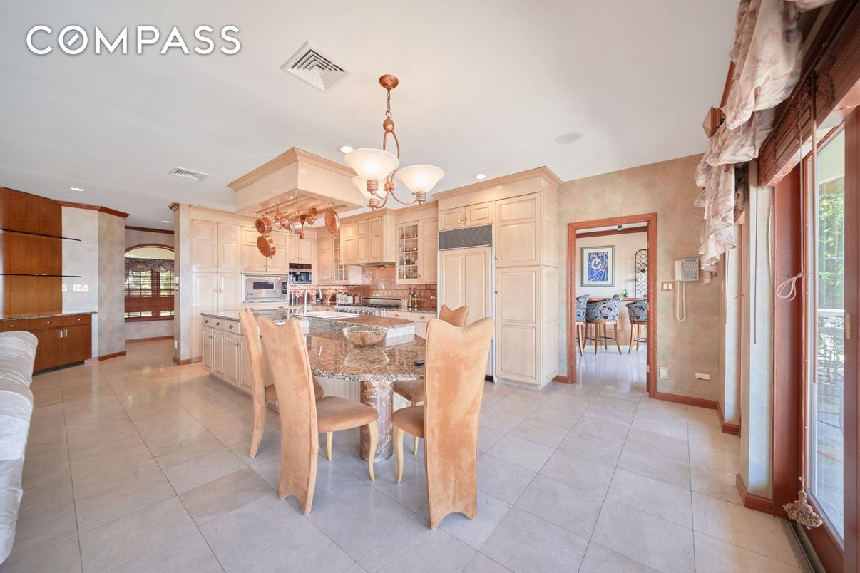 Chandelier, Dining room, Interior, Kitchen, Pendant Lights, Recessed Lighting, Stainless Steel Appliances