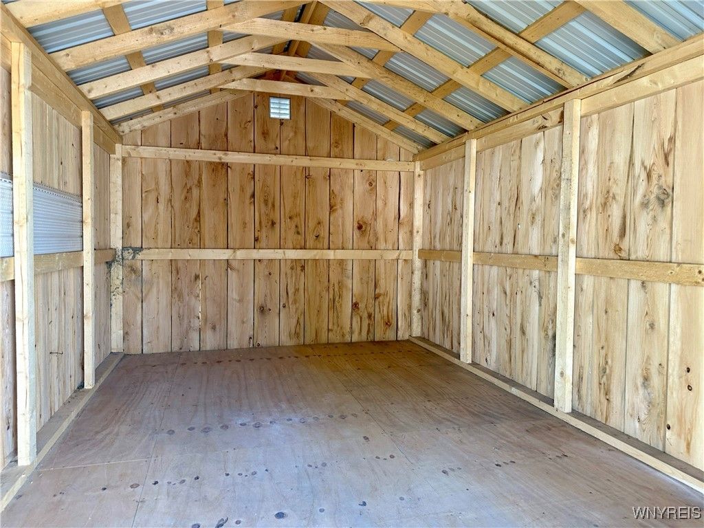 Empty room, Interior, Wooden Beams, Wooden Walls