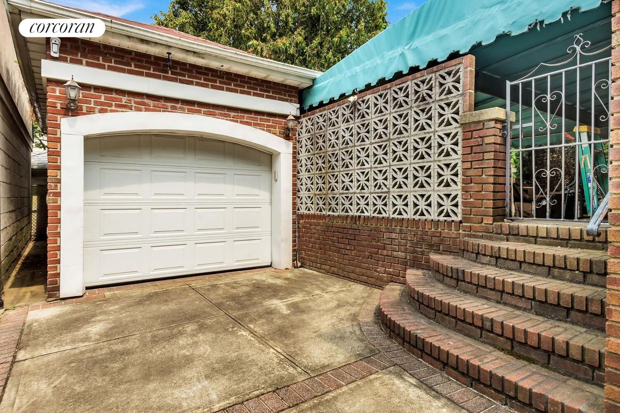 Detached Garage, Exterior