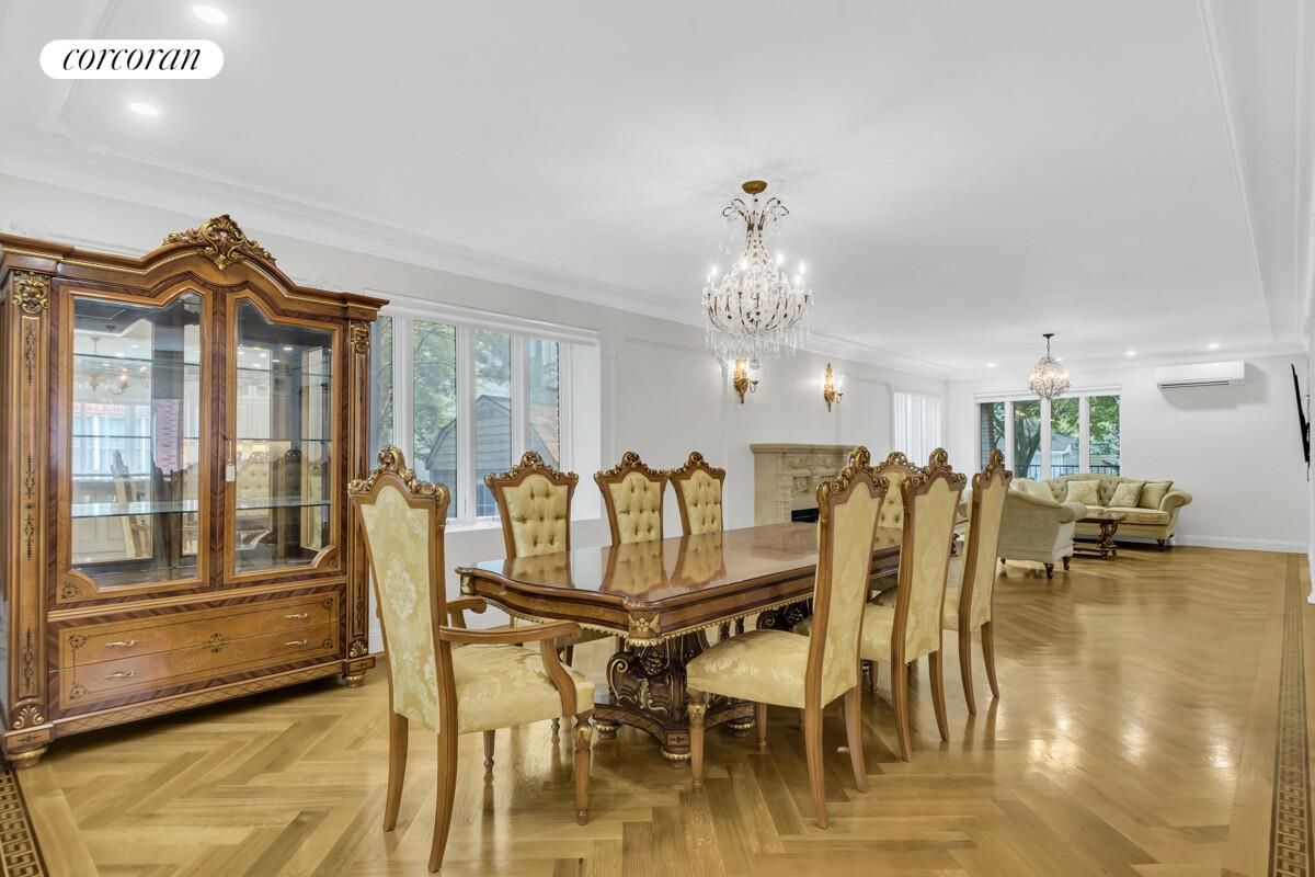 Chandelier, Dining room, Interior, Recessed Lighting, Wood Texture Flooring