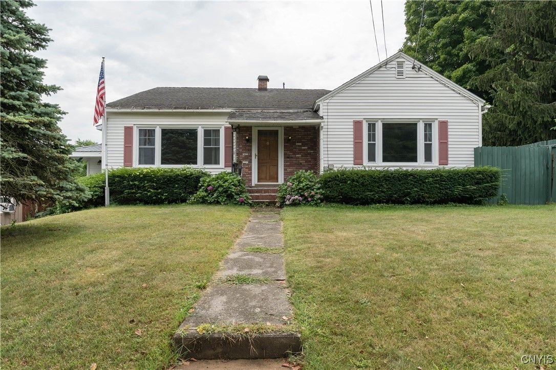 Exterior, Facade, Brick Facade, Ranch