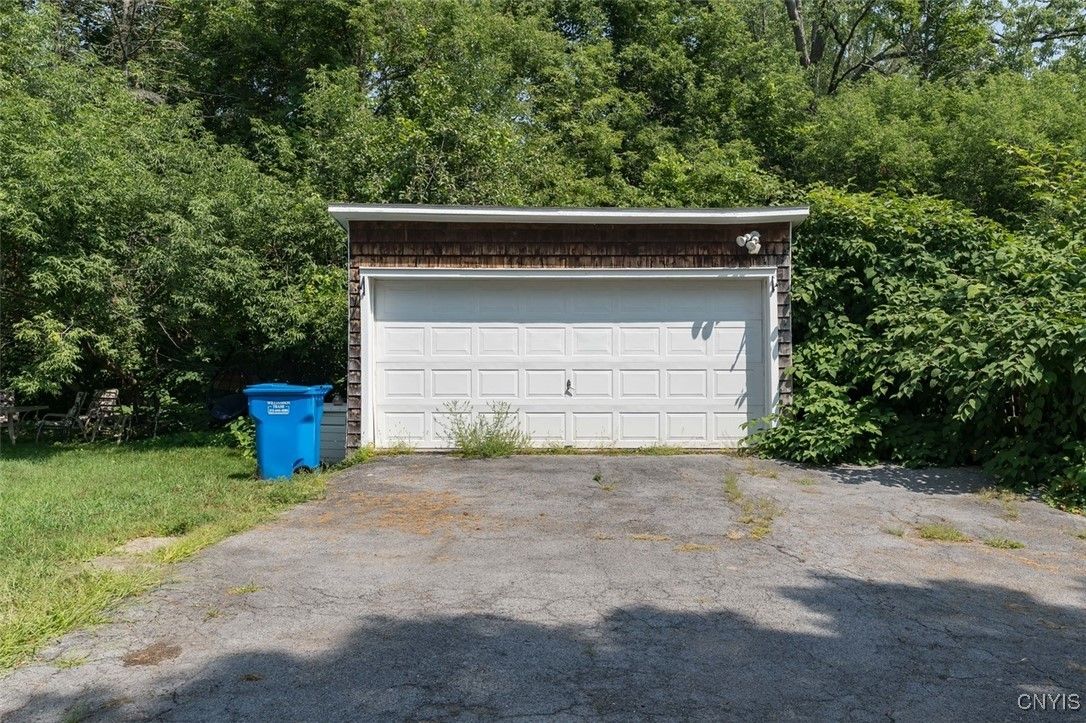 Detached Garage, Exterior
