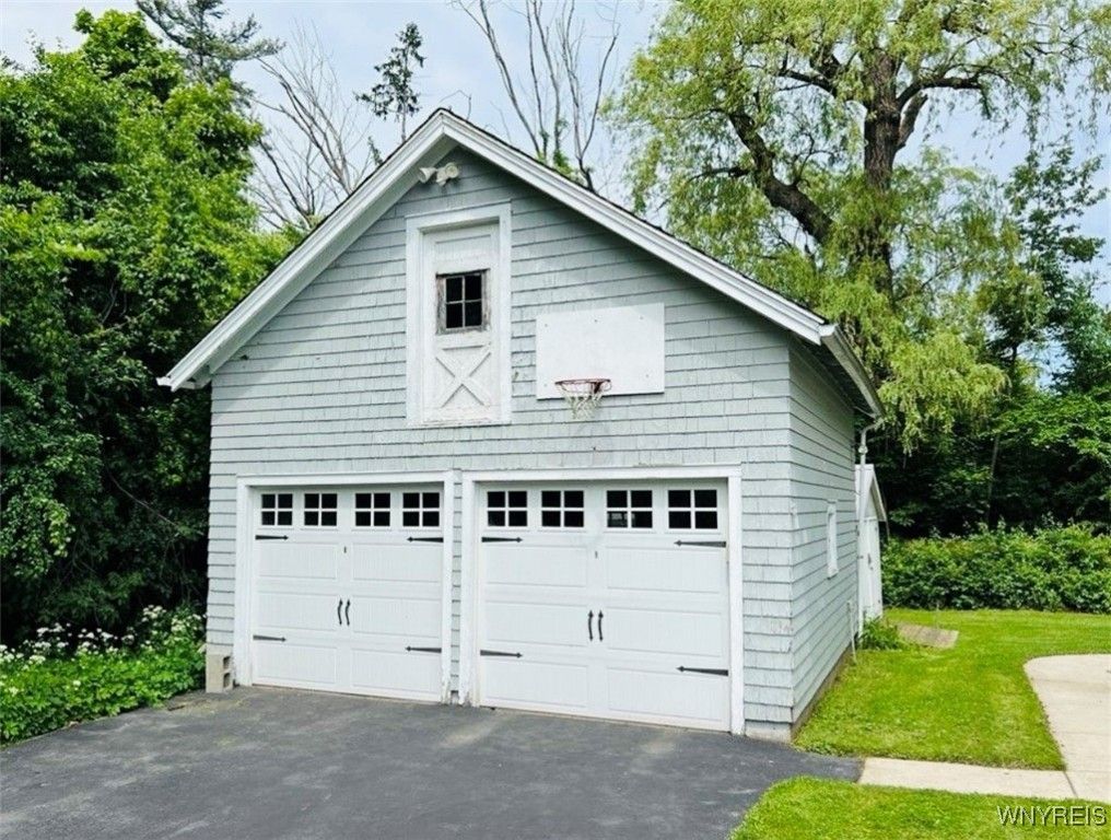 Detached Garage, Exterior