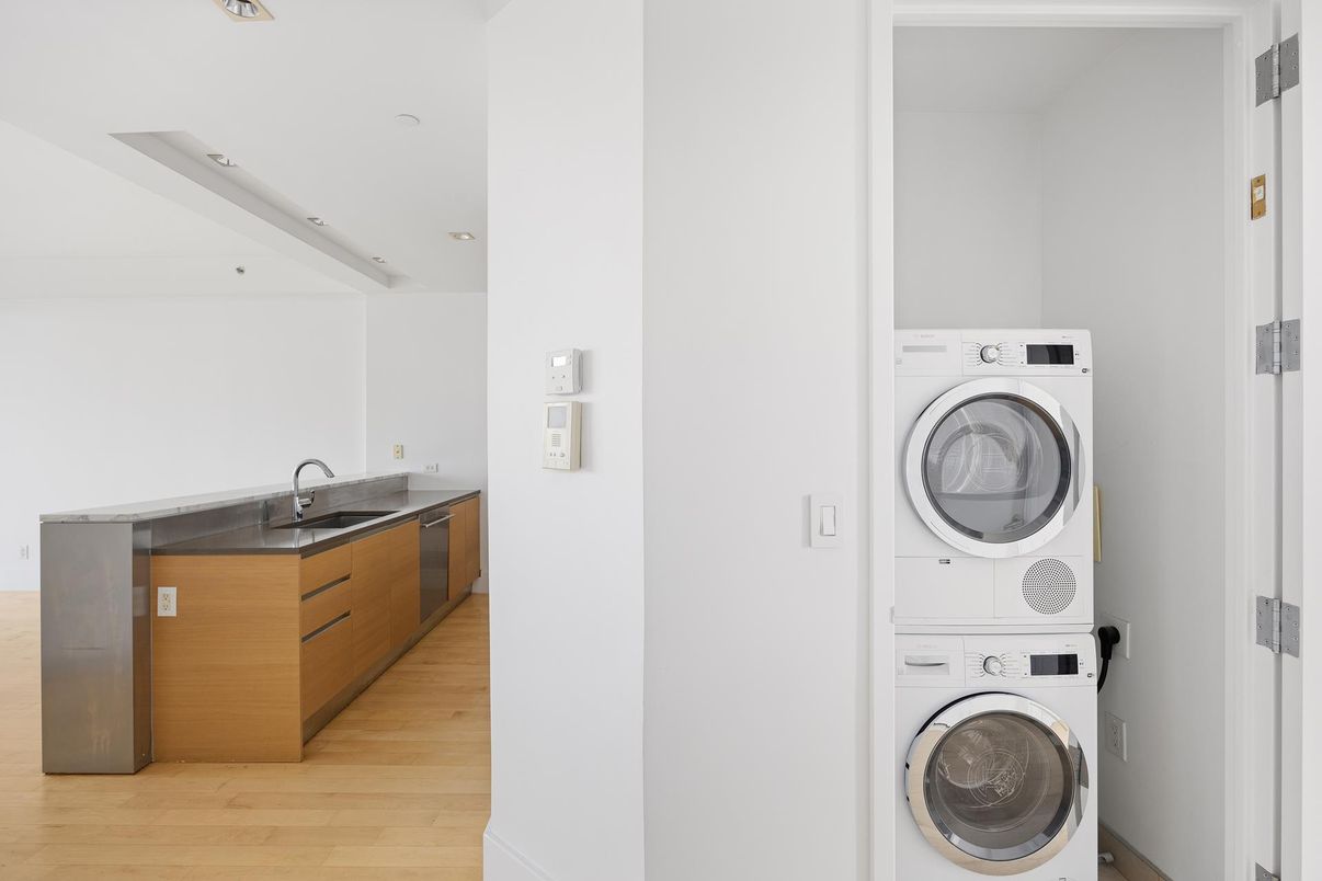 Interior, Utility Closets, Washer, Wood Texture Flooring