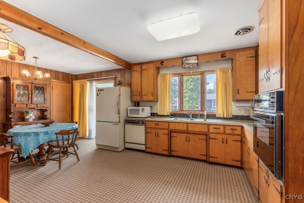Chandelier, Dining room, Interior, Kitchen