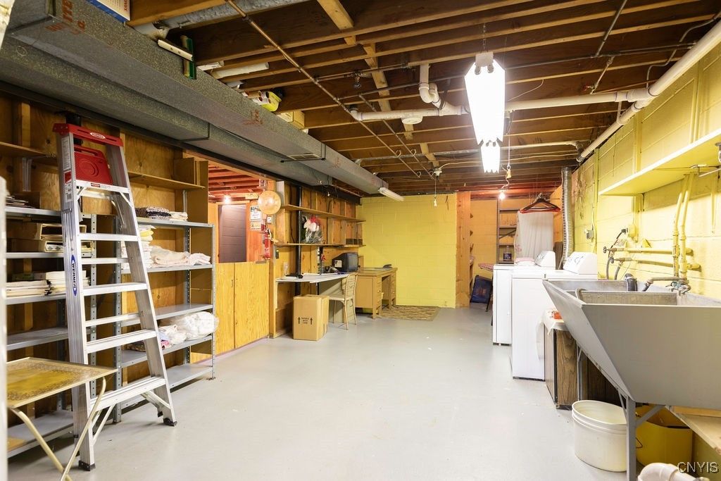 Interior, Washer, Wooden Beams