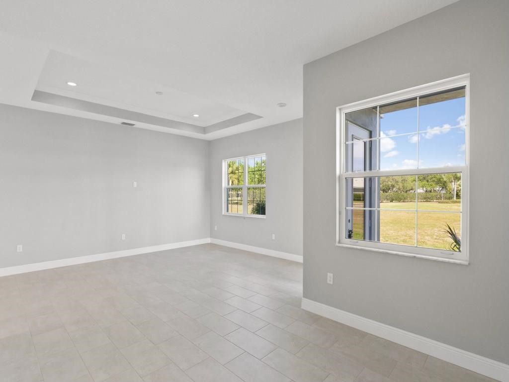 Empty room, Interior, Recessed Lighting