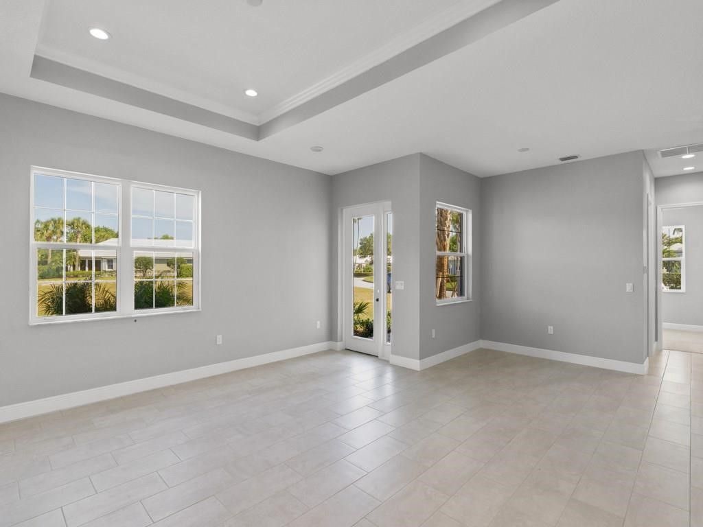 Empty room, Interior, Recessed Lighting
