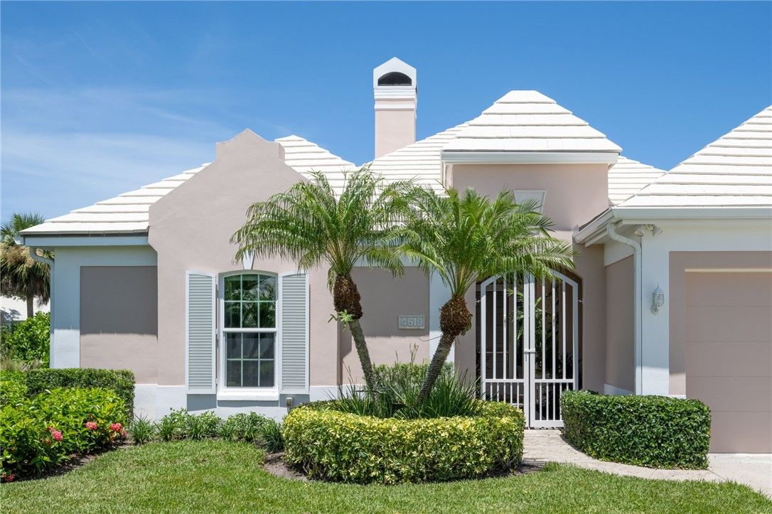 Attached, Exterior, Facade, Spanish Mediterranean