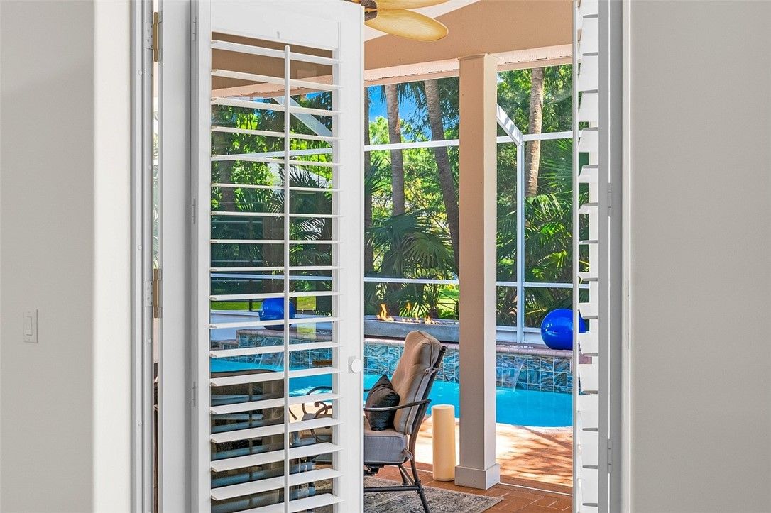 Interior, Pool, Sun Room