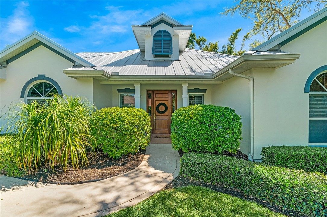Exterior, Facade, Ranch
