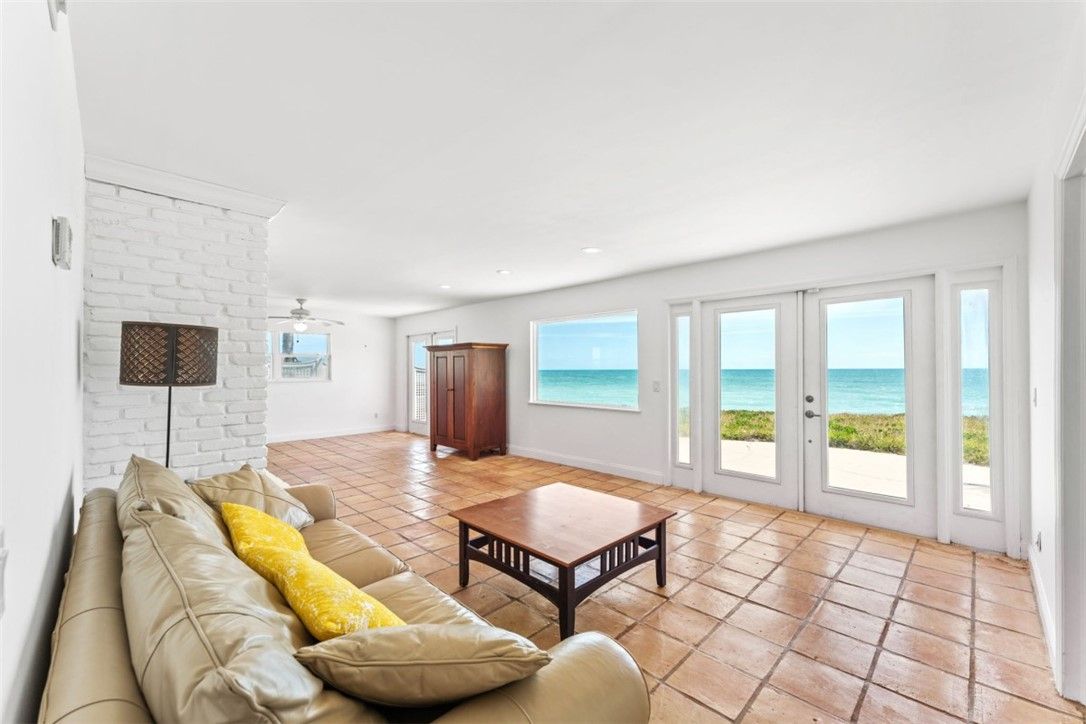 Interior, Living room, Recessed Lighting, Stone Walls, Water