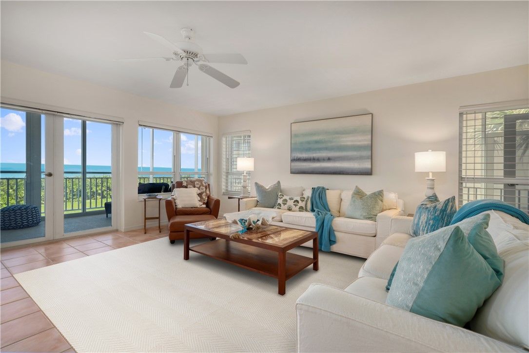 Interior, Living room, Water