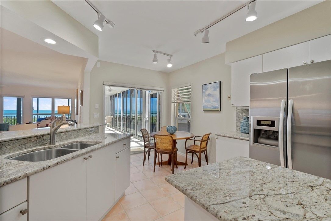 Dining room, Interior, Kitchen, Recessed Lighting, Stainless Steel Appliances, Water