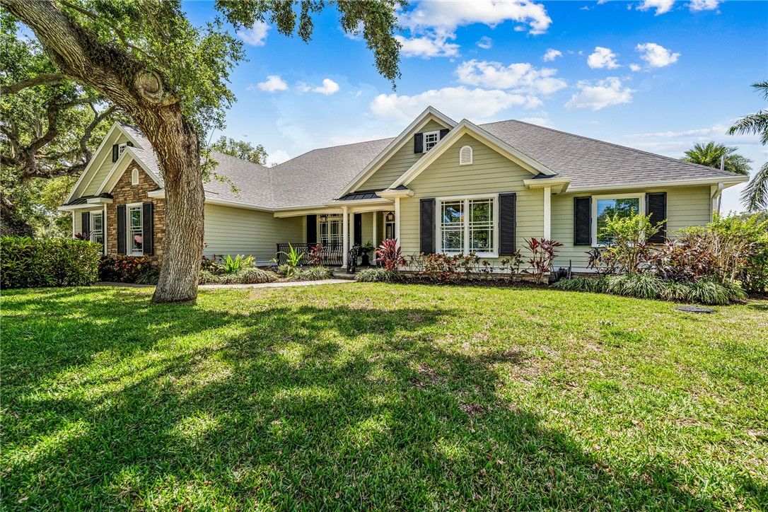 Backyard, Exterior, Facade, Ranch