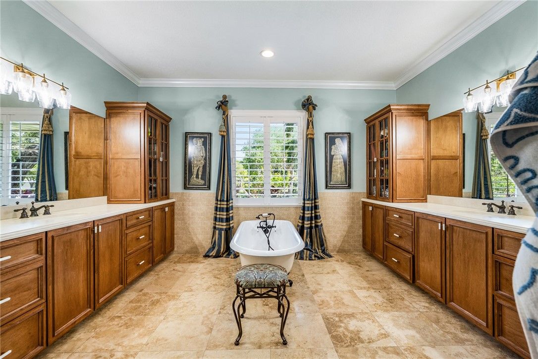 Bathroom, Dual Sink Vanities, Free Standing Baths, Interior, Recessed Lighting