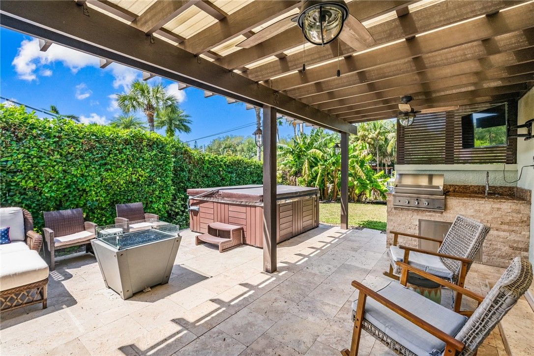 Exterior, Hot Tub