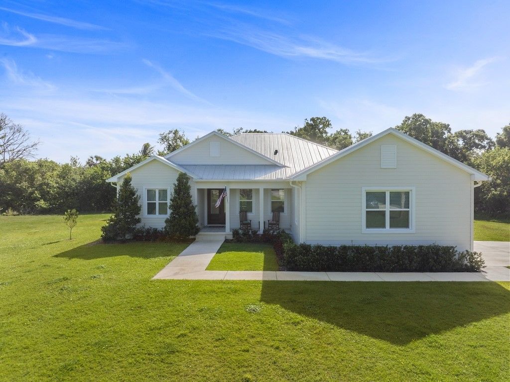 Backyard, Exterior, Facade, Ranch