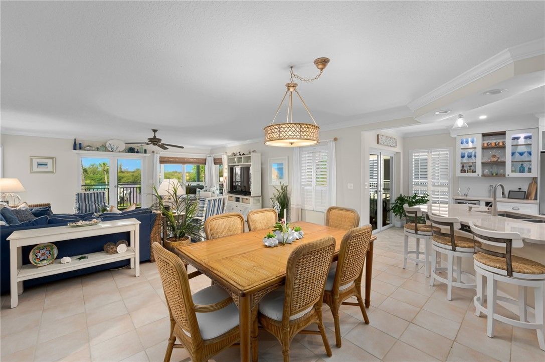 Dining room, Interior, Living room, Pendant Lights, Recessed Lighting