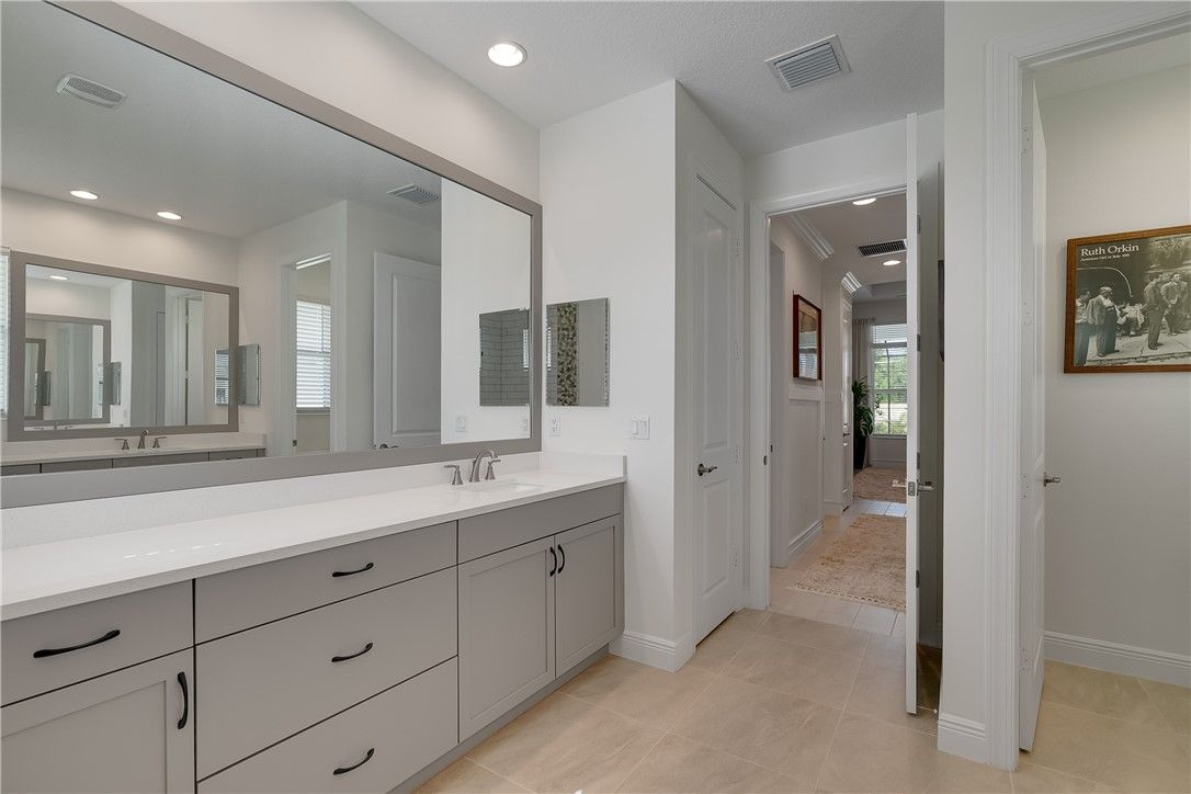 Bathroom, Dual Sink Vanities, Interior, Recessed Lighting