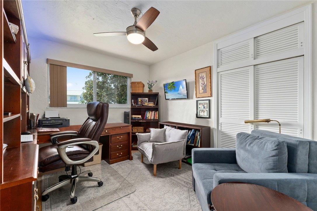 Home Office, Interior
