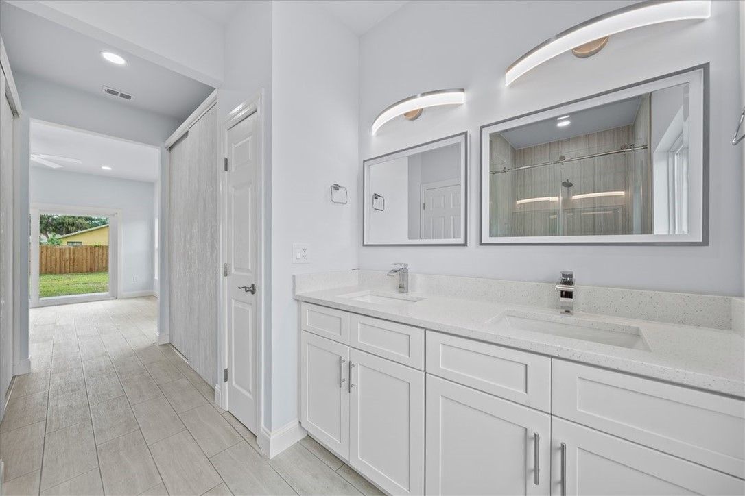Bathroom, Dual Sink Vanities, Interior, Recessed Lighting