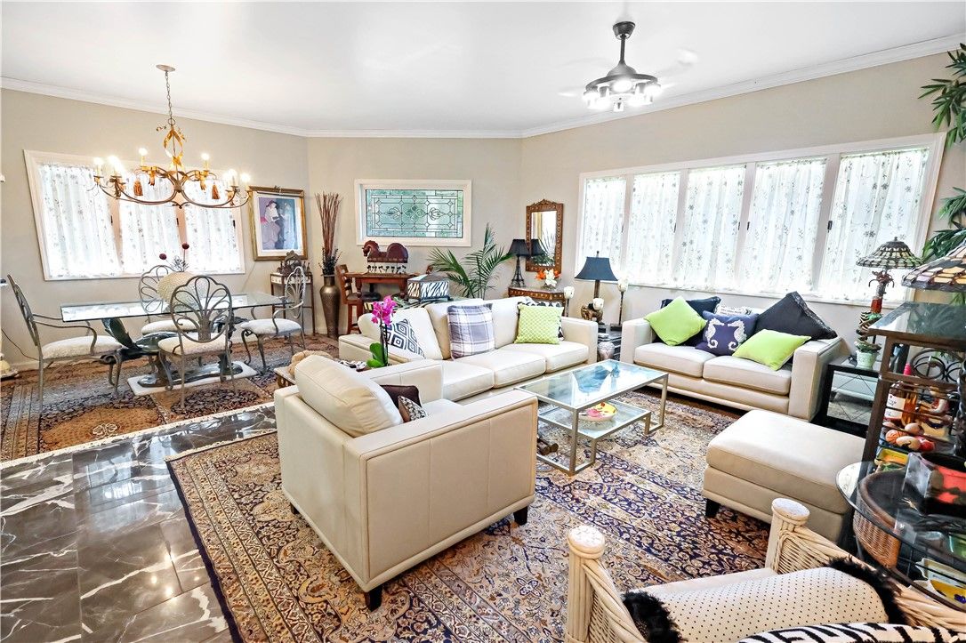 Chandelier, Dining room, Interior, Living room