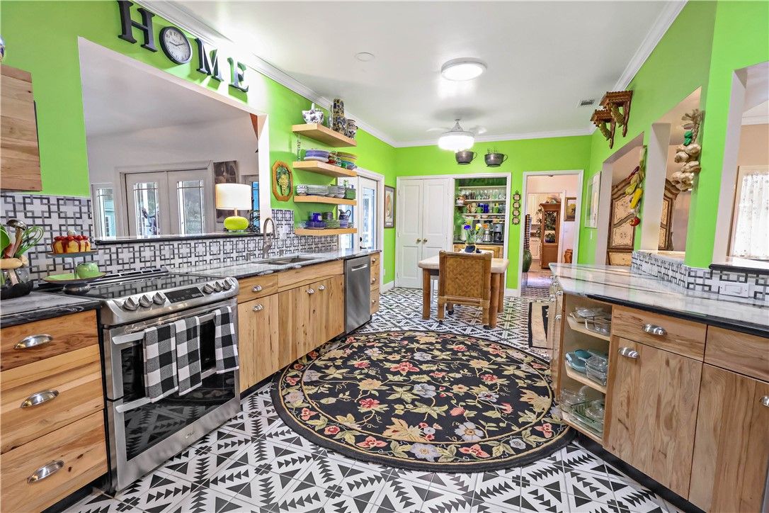 Dining room, Interior, Kitchen, Stainless Steel Appliances