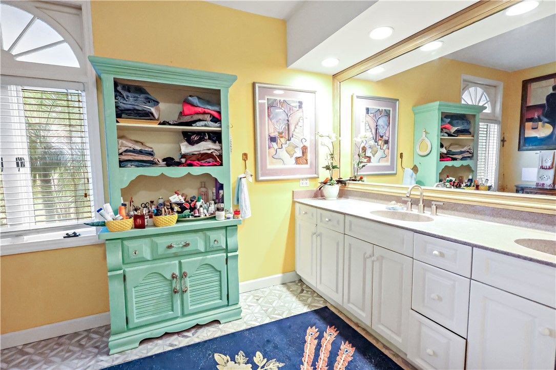 Bathroom, Dual Sink Vanities, Interior, Recessed Lighting