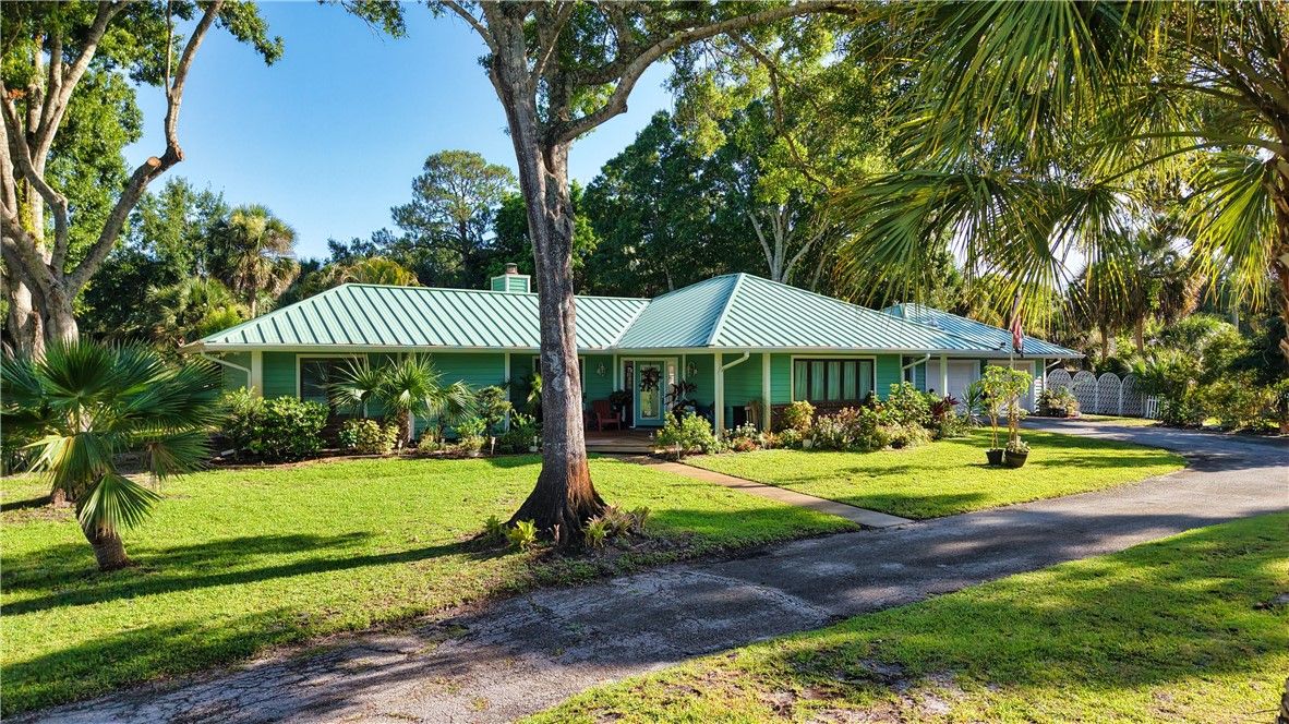 Backyard, Exterior, Facade, Ranch