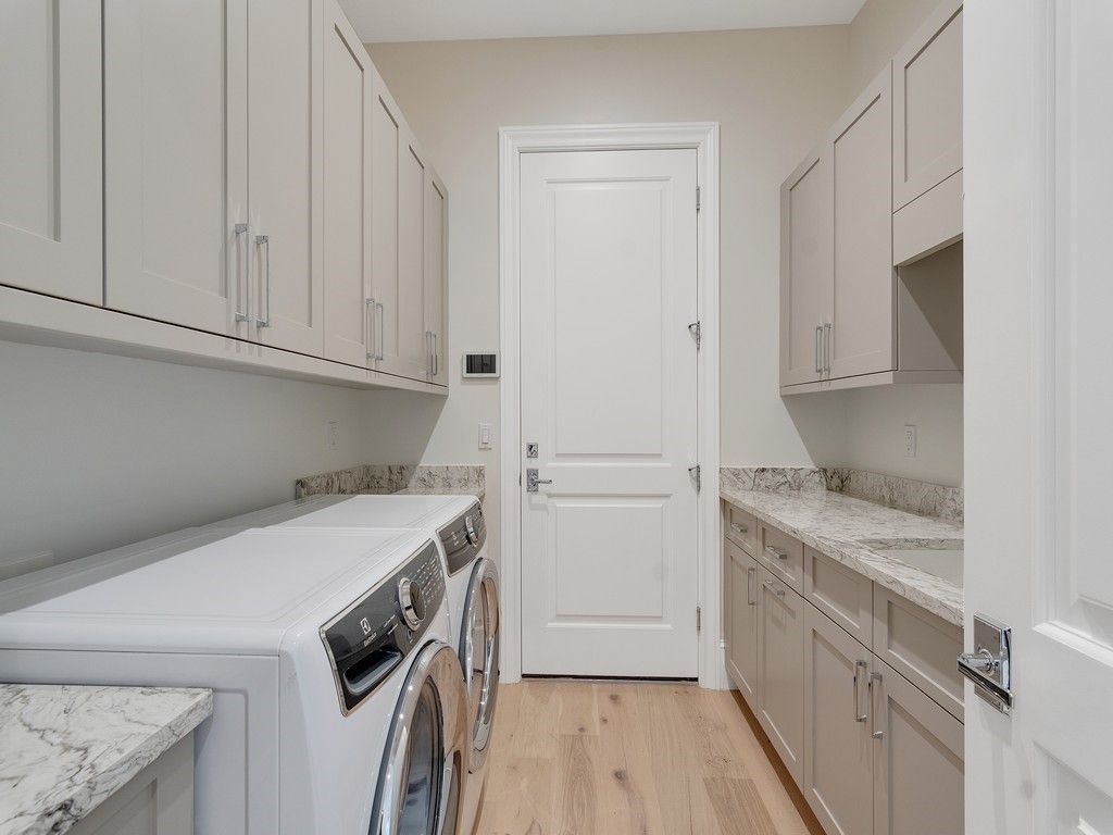 Interior, Washer, Wood Texture Flooring