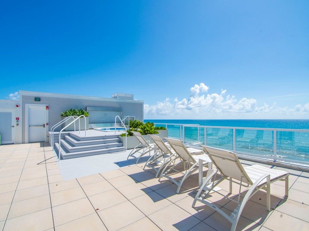 Exterior, Pool, Water