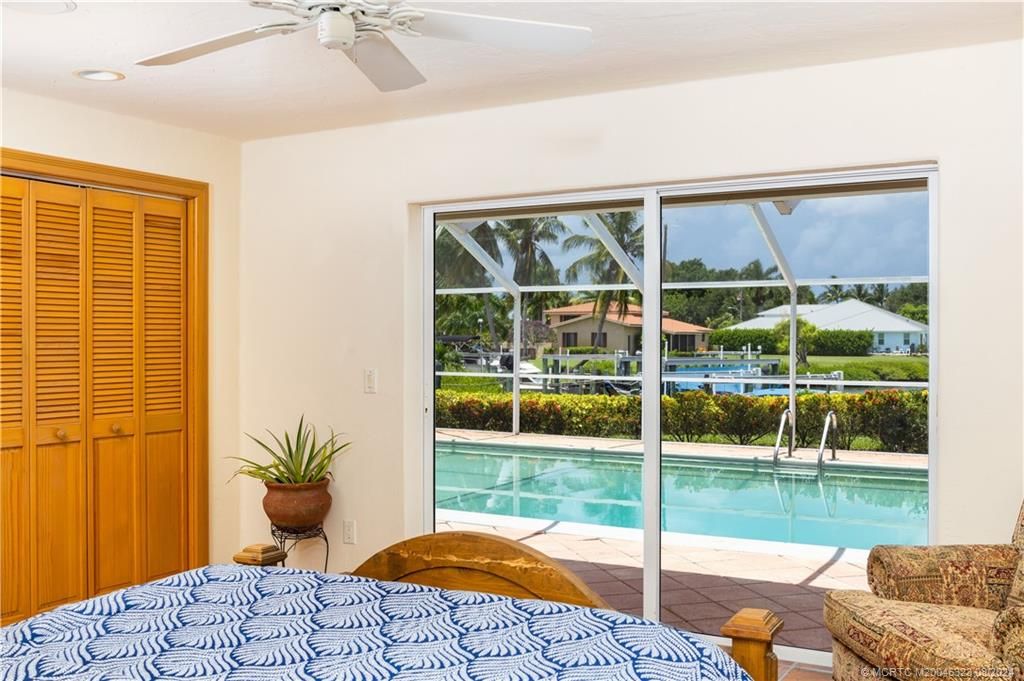 Interior, Pool, Recessed Lighting, Sun Room